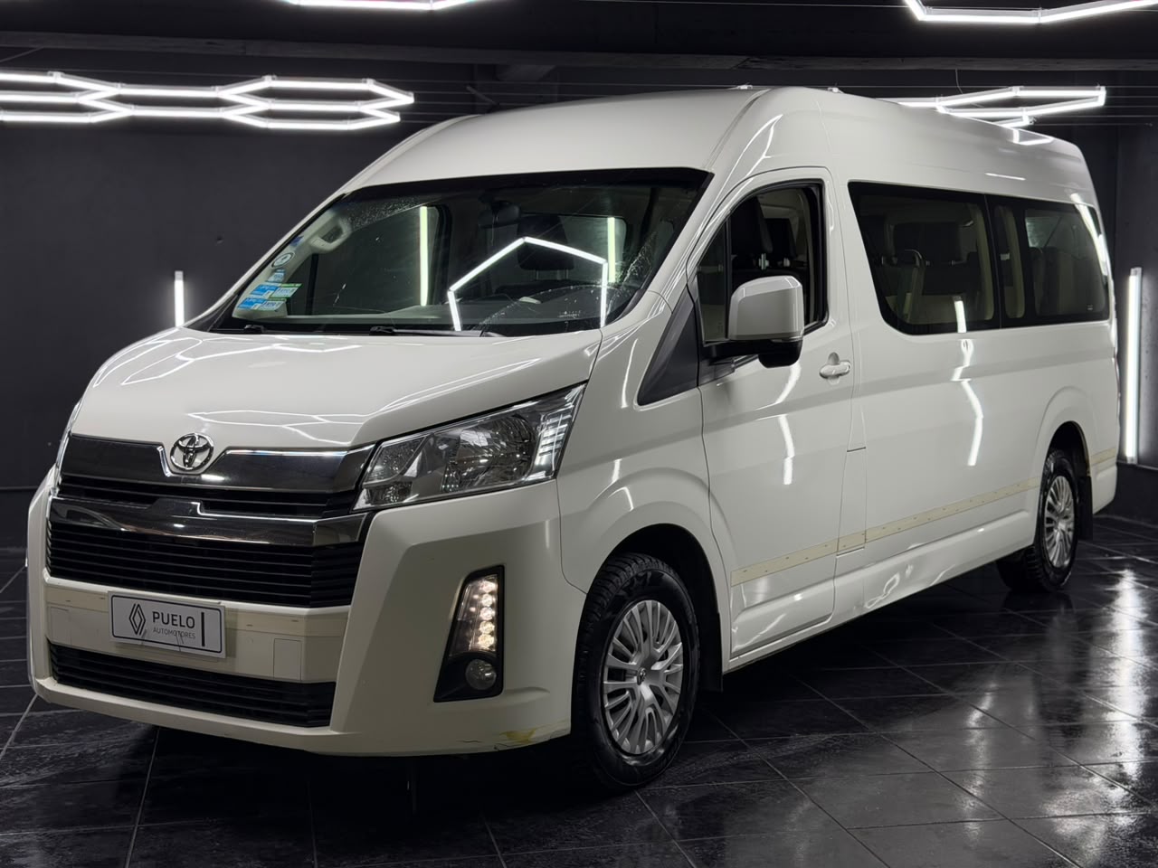 TOYOTA HIACE